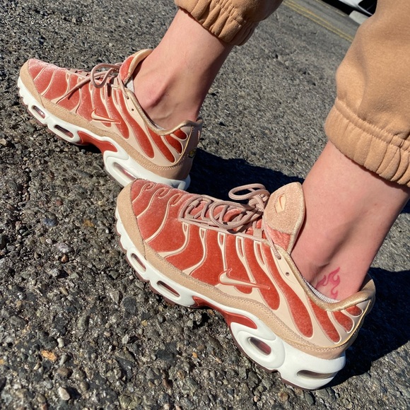 Nikes - Picture 3 of 3